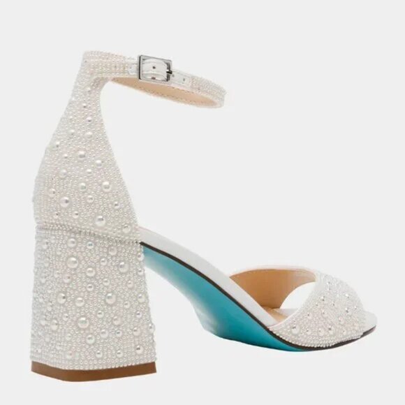 Betsey Johnson KAMI Pearl Block Heel - Picture 3 of 6